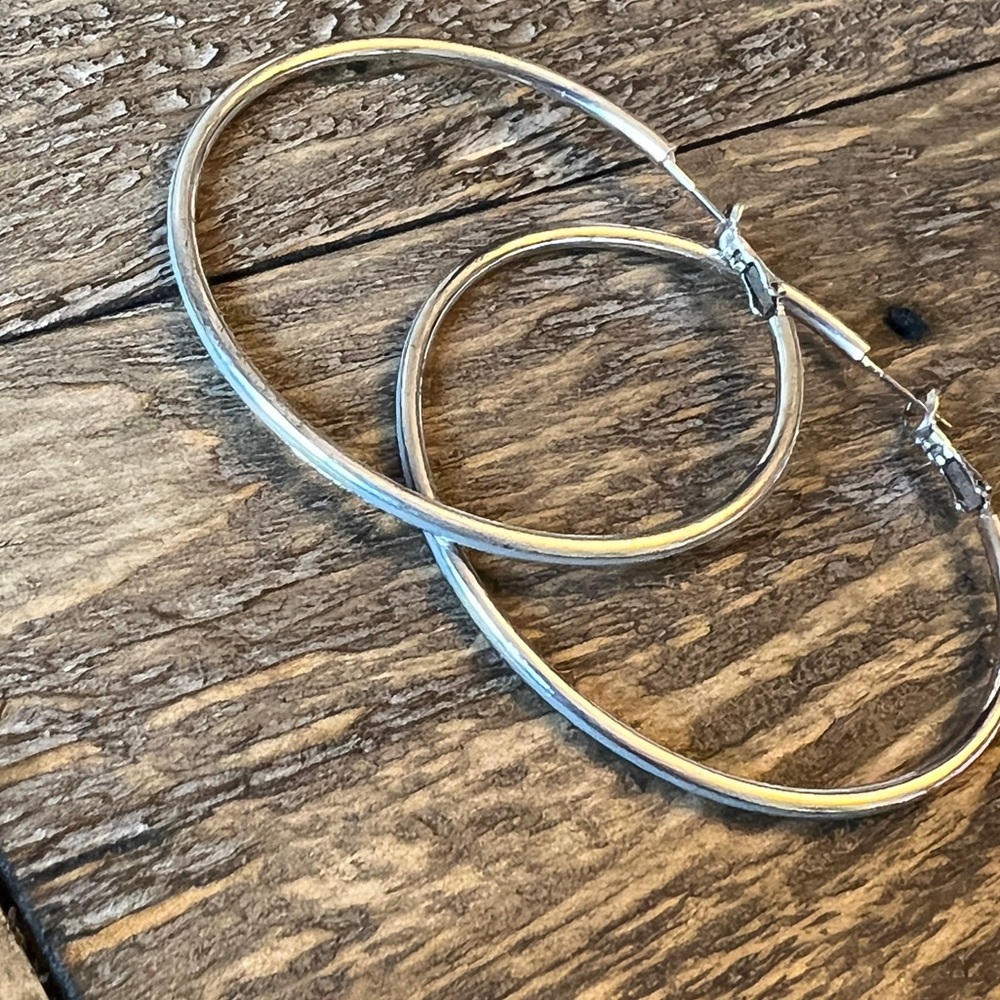 NEW MARLYN SCHIFF Hoop Earrings with Pale Green Detail in Silvertone